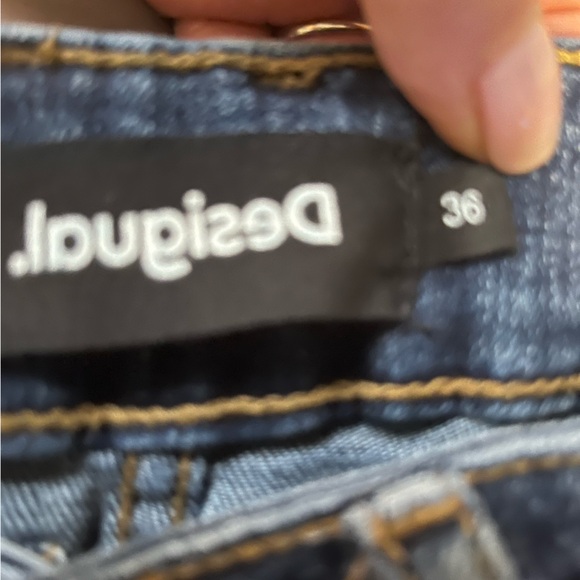 Wide leg, high rise jeans - Picture 3 of 5